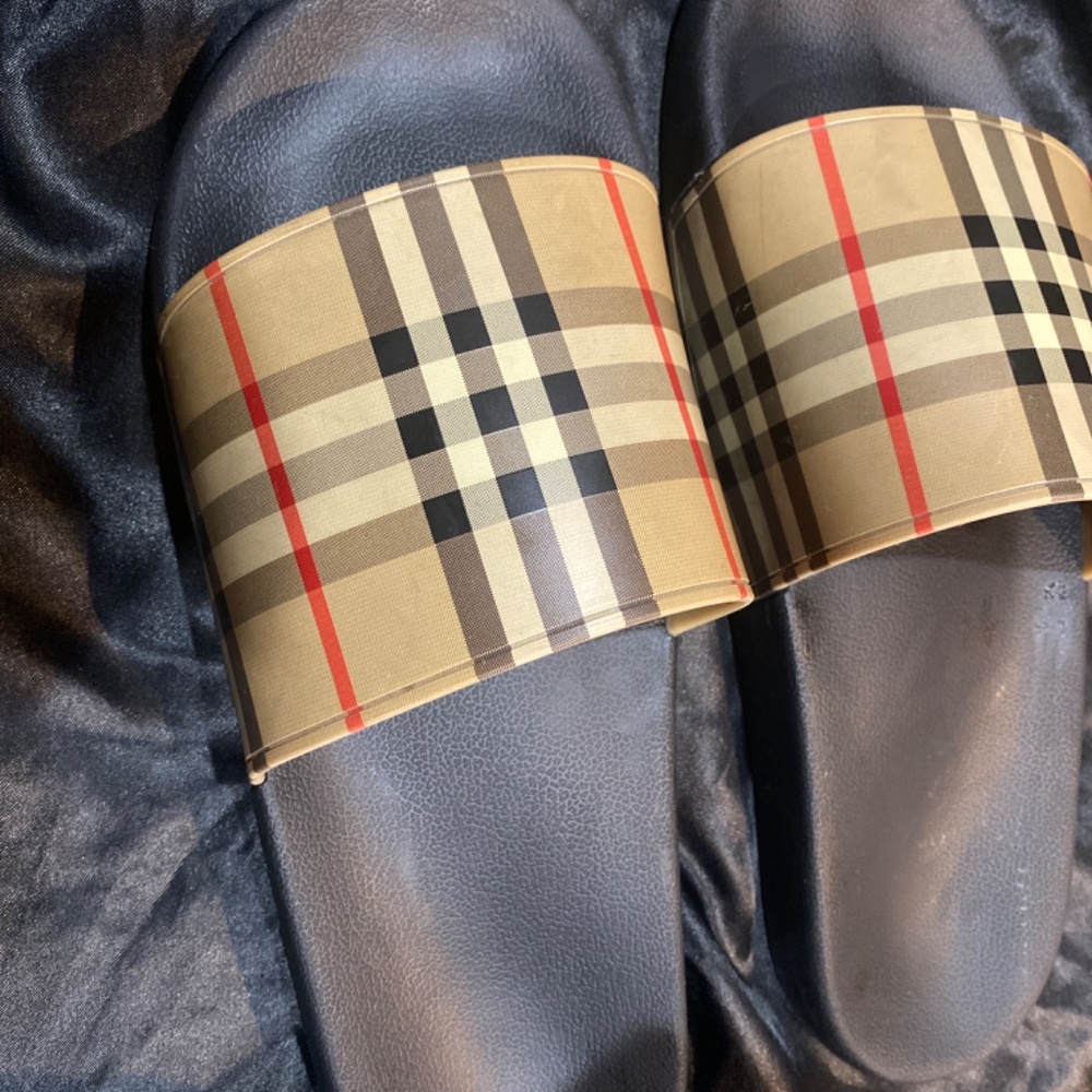 Burberry Slides - Picture 2 of 3